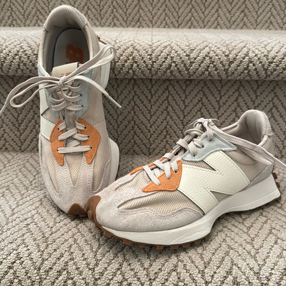 New balance and calia women’s 327 sneaker. Size 8 1/2